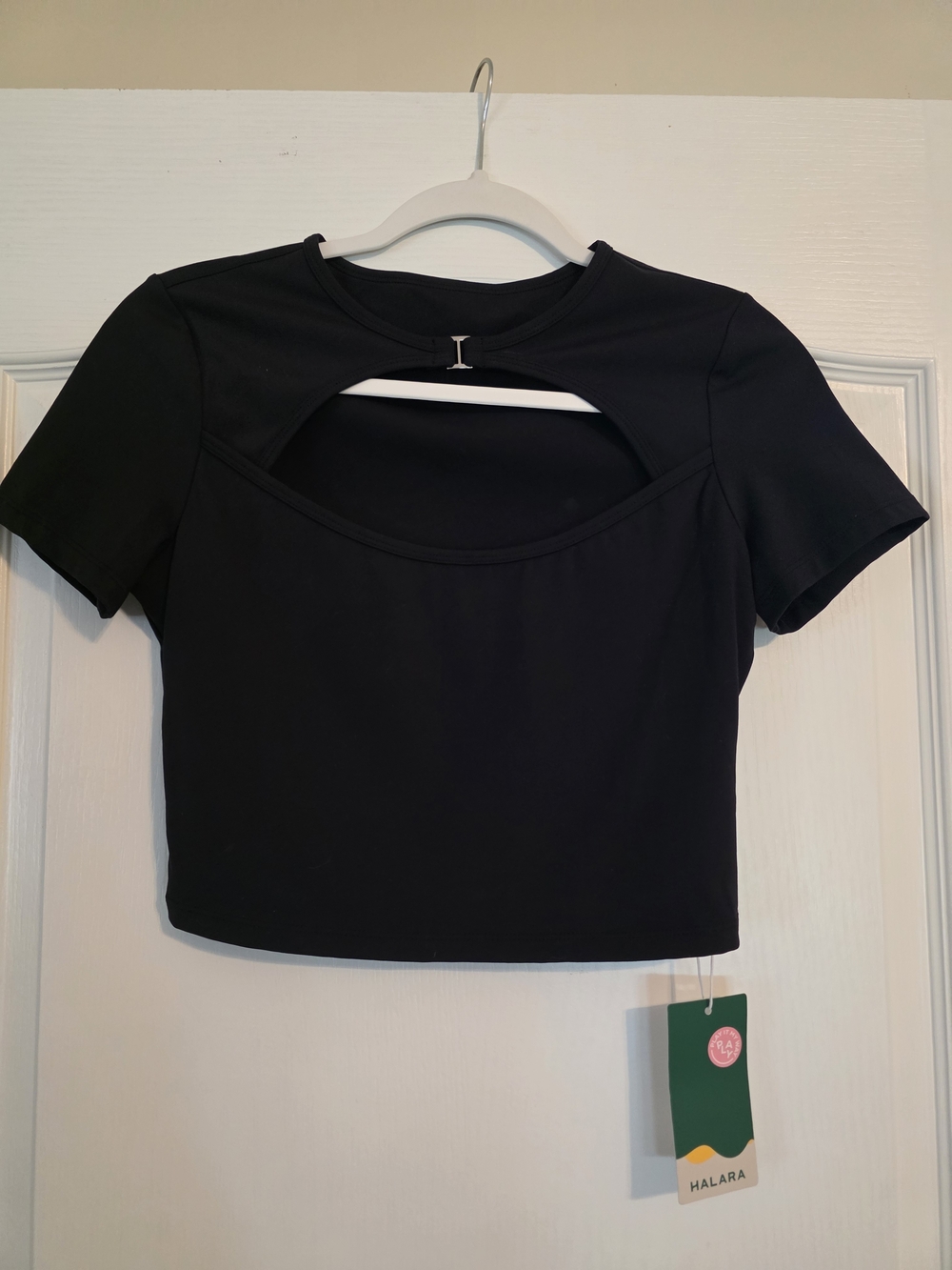 HALARA Black Short Sleeve Cutout Crop Top XS